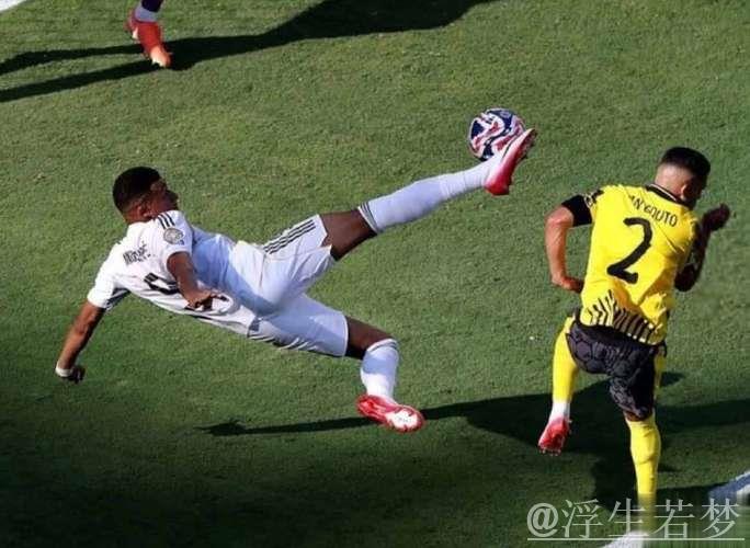 姆巴佩因食物中毒15天骤瘦12斤，皇马危机显现，战巴黎仅上场30分钟