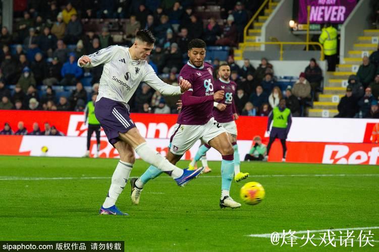 英超-舍什科梅开二度海文乌龙 曼联与伯恩利2-2握手言和